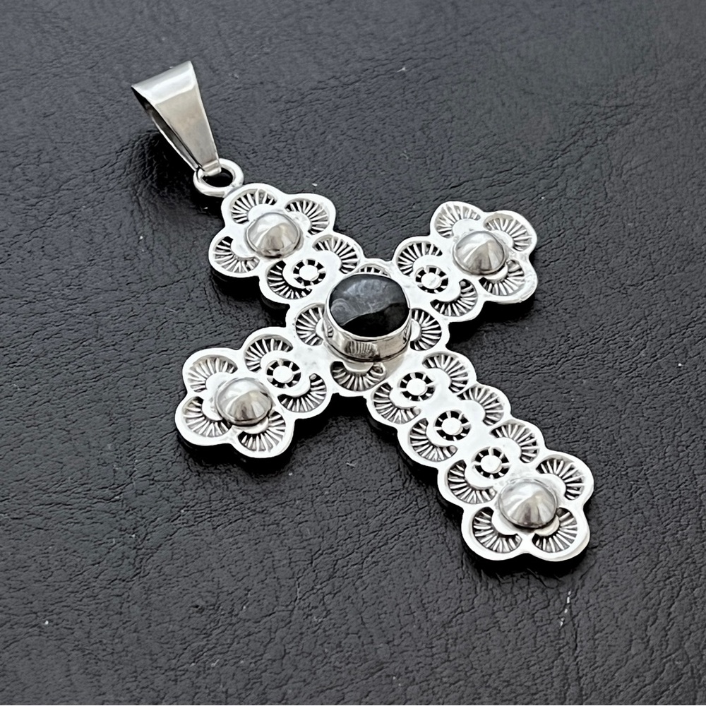 Vintage Taxco Mexico Large Sterling silver and onyx cross pendant - Picture 7 of 12